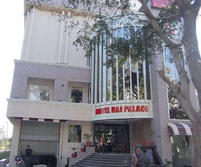 https://imgcld.yatra.com/ytimages/image/upload/t_hotel_yatra_city_desktop/v1423201055/Domestic Hotels/Hotels_Haldwani/Hotel Raj Palace/Overview.jpg